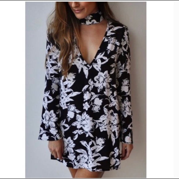 Flynn Skye Chocker Floral Mini Dress Long Sleeve size Medium - Picture 1 of 3